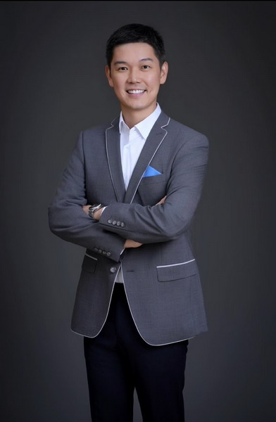 李明亮.jpg 李明亮.jpg