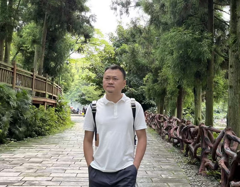 黄凯.jpg 黄凯.jpg